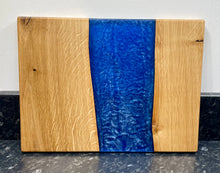 Load image into Gallery viewer, Oak &amp; Blue Resin &quot;Stream&quot; Serving Board (Str-1170)
