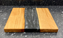 Load image into Gallery viewer, Oak &amp; Black Pearl Resin Serving Board (Str-1255)
