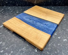 Load image into Gallery viewer, Oak &amp; Blue Resin &quot;Stream&quot; Serving Board (Str-1168)
