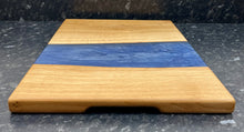 Load image into Gallery viewer, Oak &amp; Blue Resin &quot;Stream&quot; Serving Board (Str-1168)
