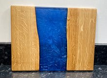 Load image into Gallery viewer, Oak &amp; Blue Resin &quot;Stream&quot; Serving Board (Str-1169)
